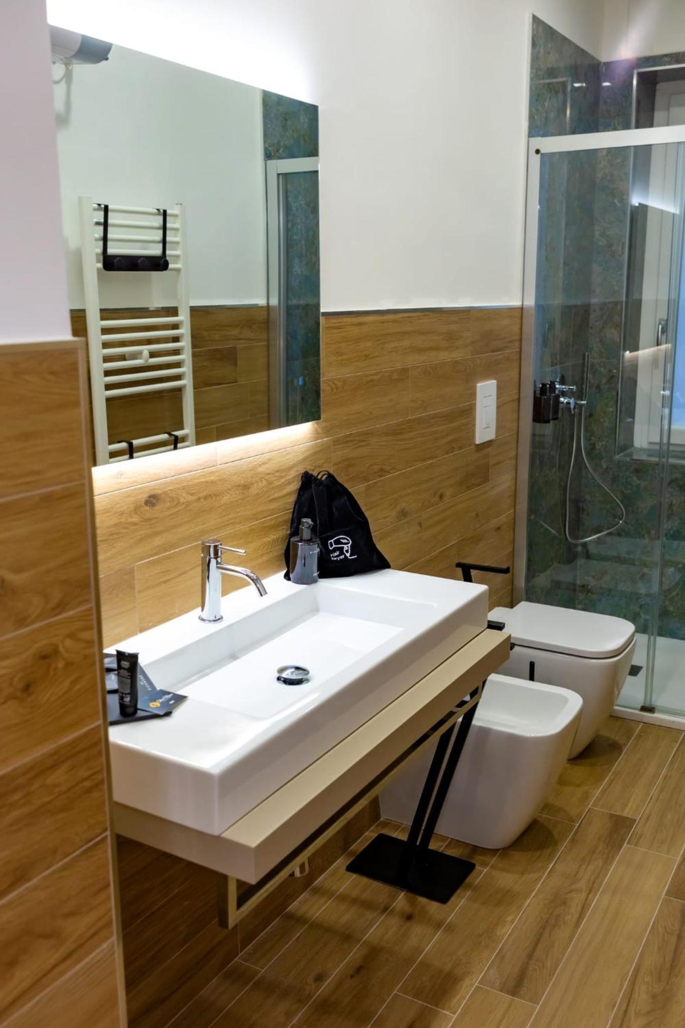 شقة Three Moons Boutique House/Calypso ساليرنو المظهر الخارجي الصورة