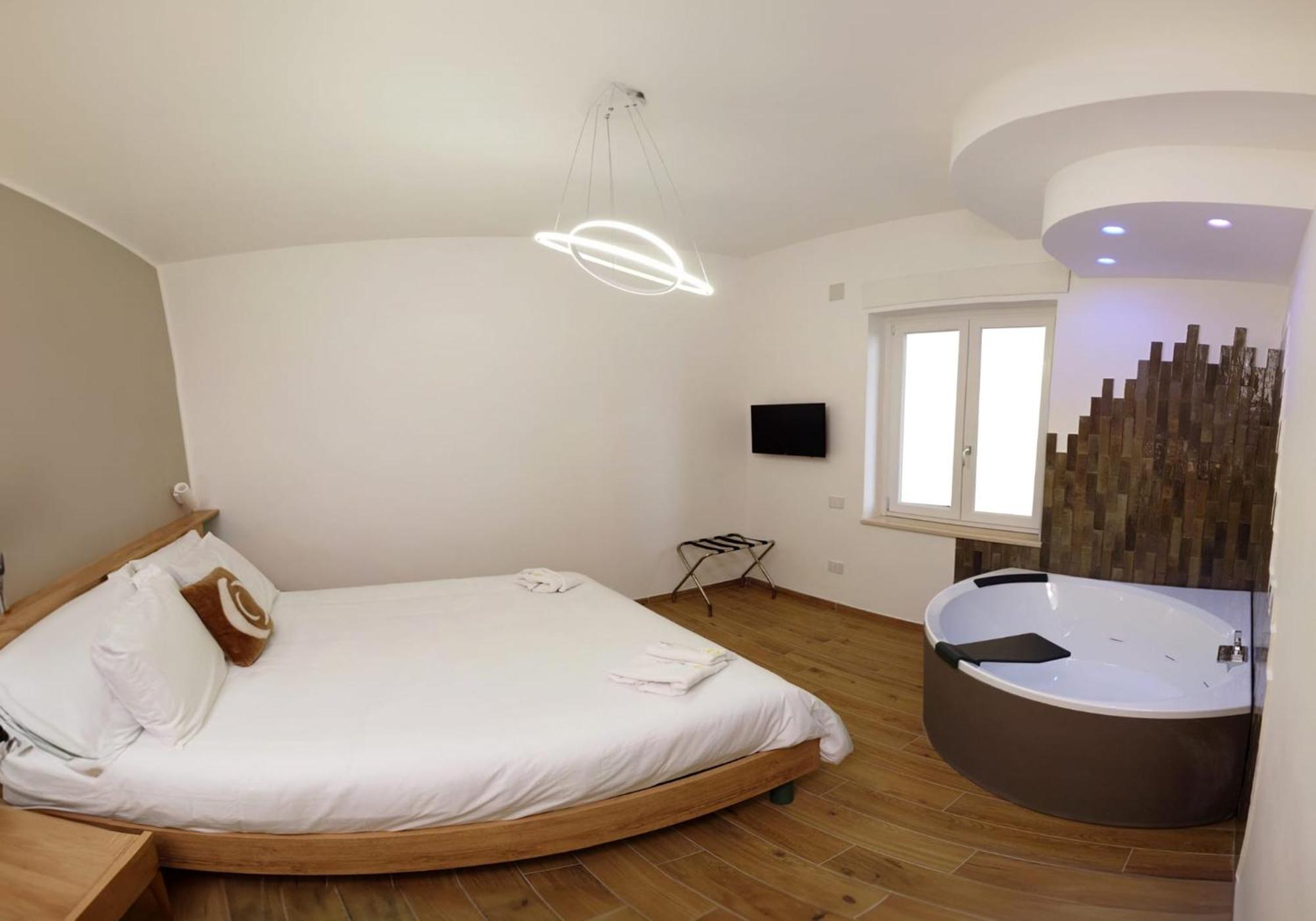 شقة Three Moons Boutique House/Calypso ساليرنو المظهر الخارجي الصورة